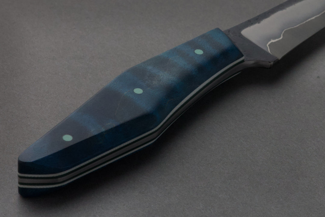 75 mm San Mai Forager - Dyed Maple, handle close-up